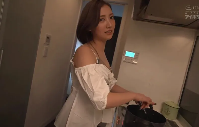 Cậu em chồng trúng số và người bạn gái của anh trai có chiếc lưỡi điêu luyện