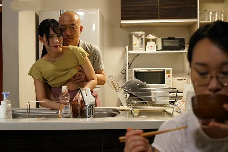 Chồng yêu quan hệ con gái riêng của vợ yêu khi biết vợ không thể sinh con cho mình