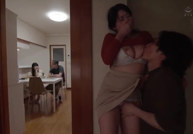 Má trộm nhìn người vợ ông chồng con gái xoạc nào ngờ con rể nhìn thấy