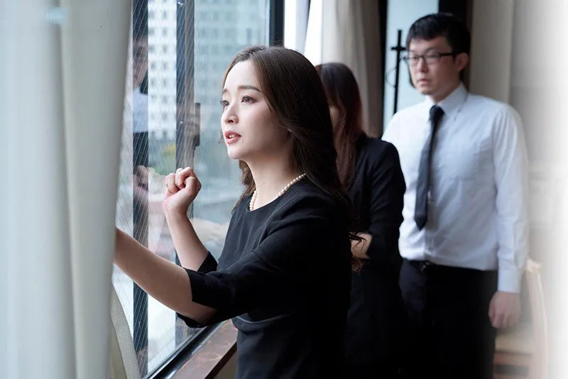 Gã chồng mất 3 năm, mẹ kế trẻ tìm đến con chồng giải tỏa thiếu thốn