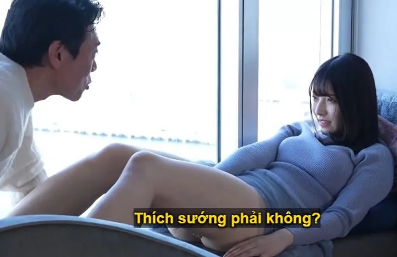 Sự chạm trán giữa lão chú và cô minh tinh trẻ mới nổi trong khuôn viên nhà nghỉ sang trọng