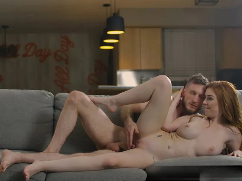 đang tăng ca mà bồ cứ dùng âm đạo dụ tôi doggy cùng em